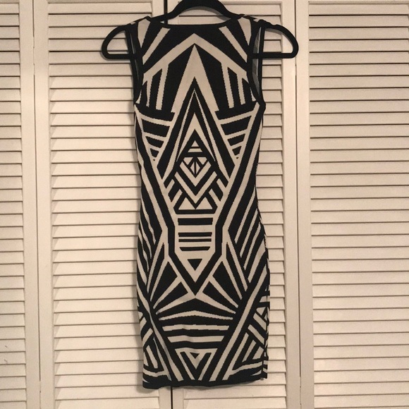 Fitted black and white dress - Picture 3 of 3